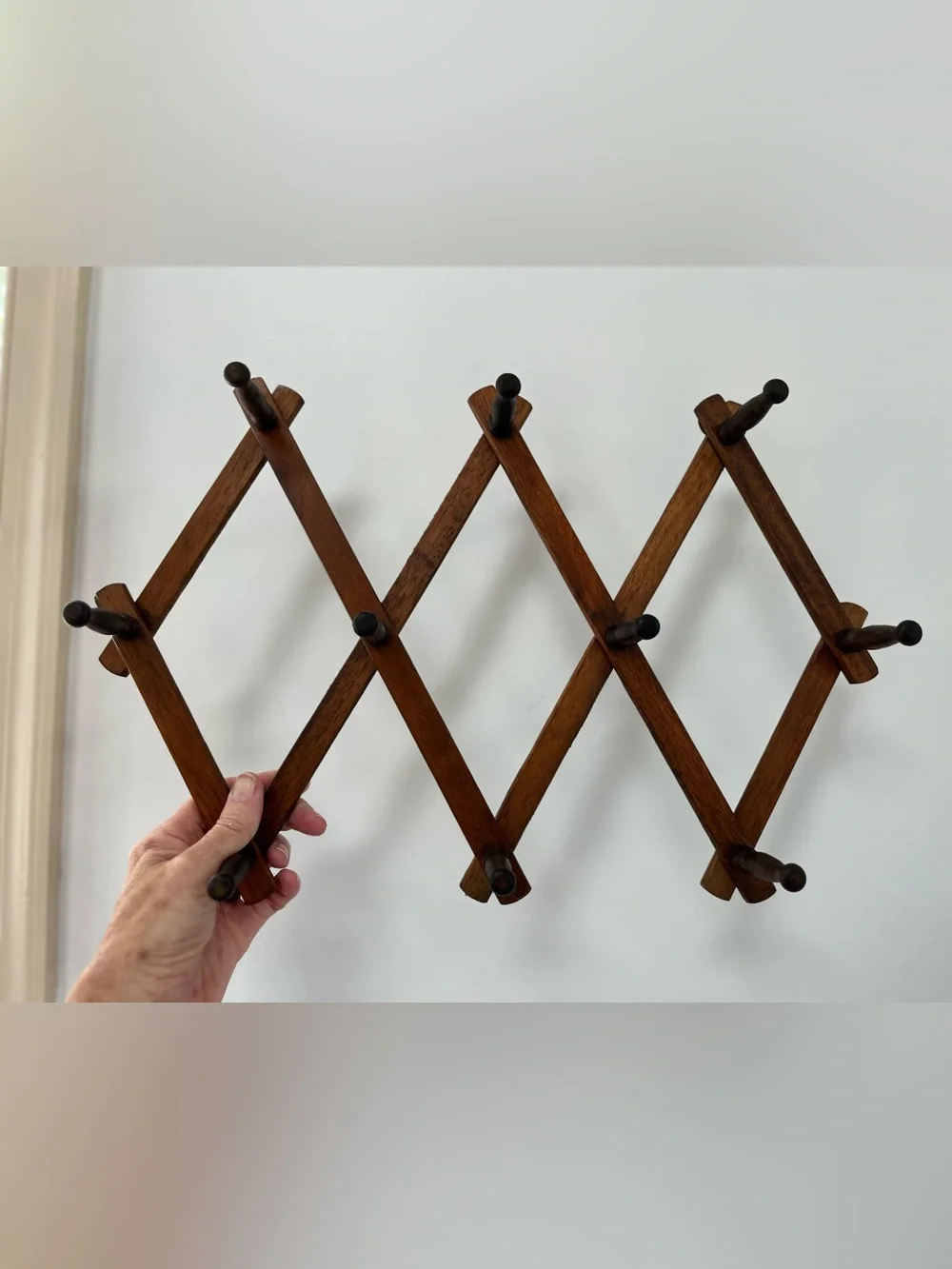 Vintage Wooden Accordion Adjustable 10 Peg Rack Wall Decor in Brown